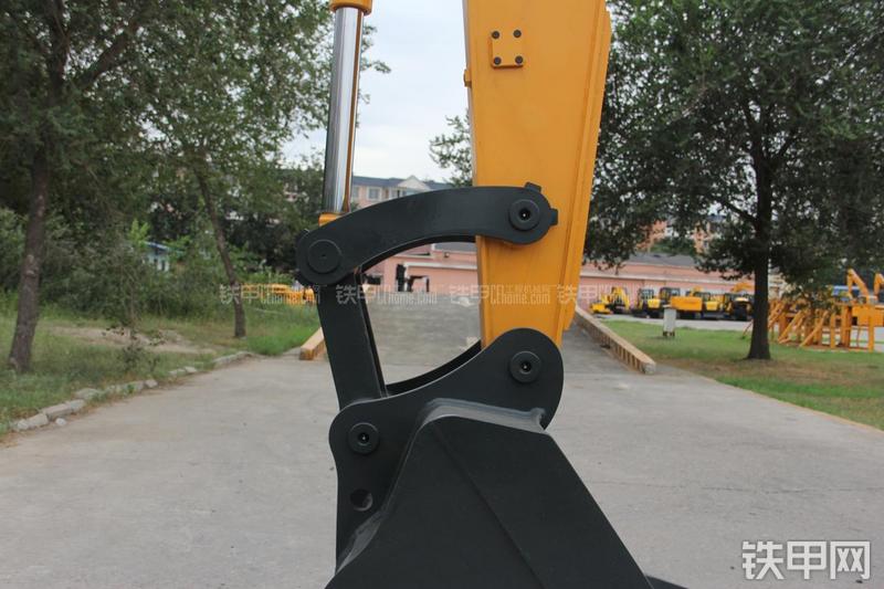 现代R150W-9挖掘机局部