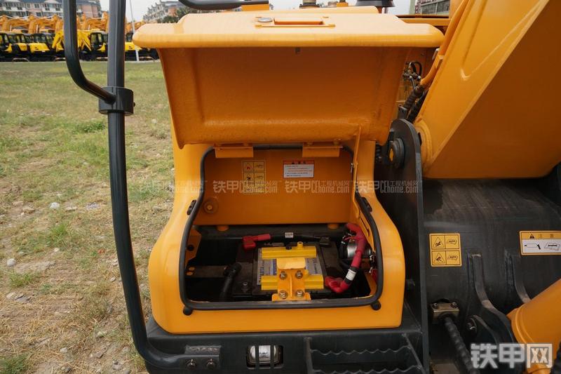 现代R80-9挖掘机局部