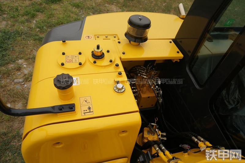 现代R80-7挖掘机局部