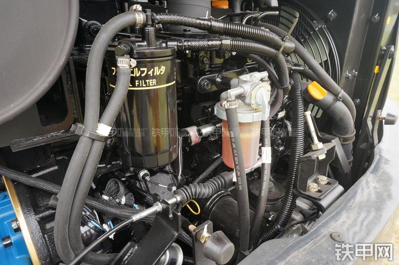 现代R80-7挖掘机局部