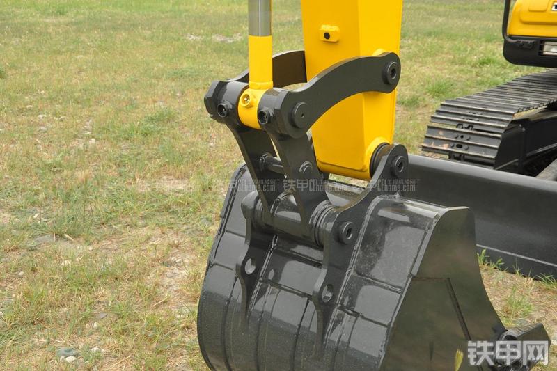 现代R80-7挖掘机局部