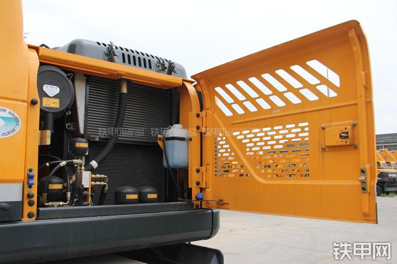 现代R150W-9挖掘机局部