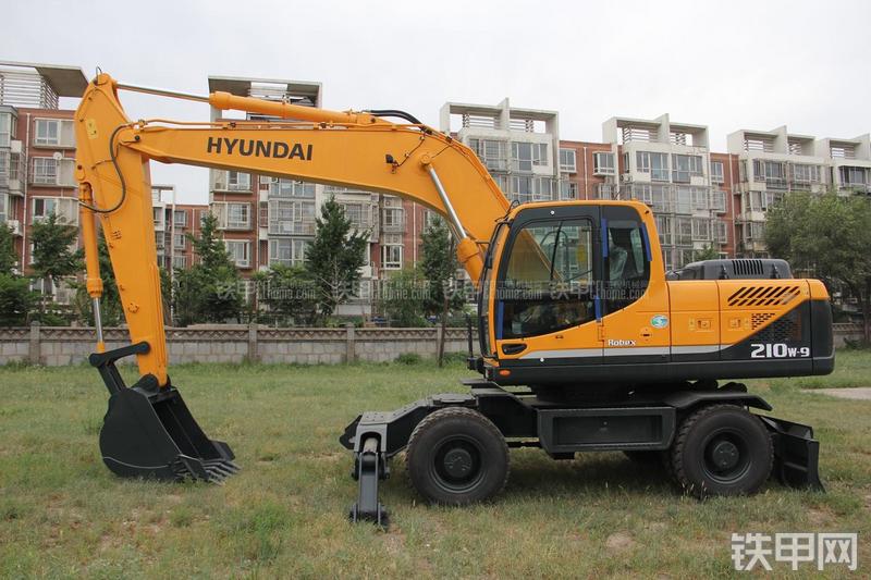 现代R210W-9挖掘机整机外观
