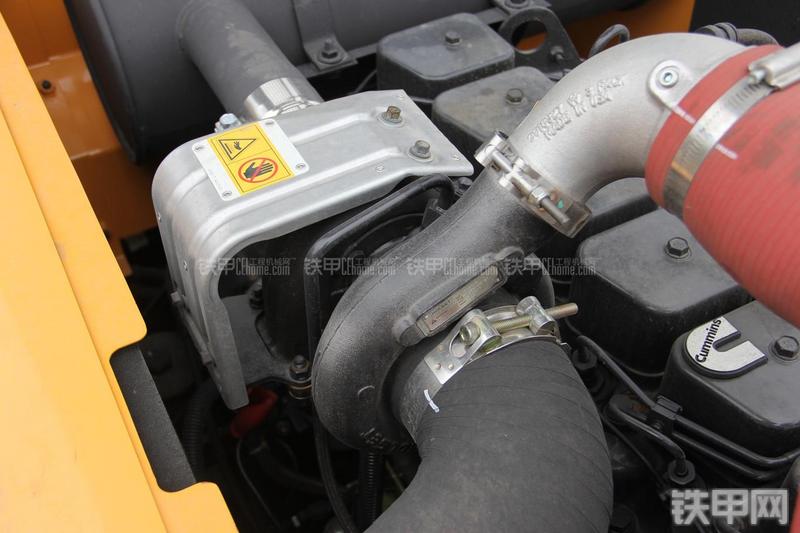 现代R150W-9挖掘机局部