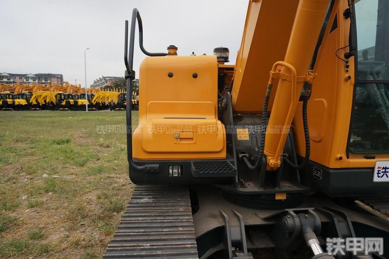 现代R80-9挖掘机局部