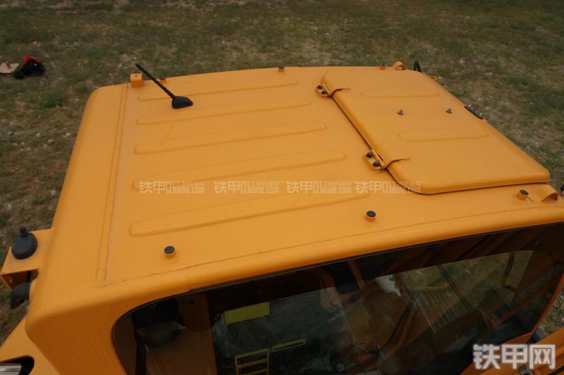 现代R80-9挖掘机局部