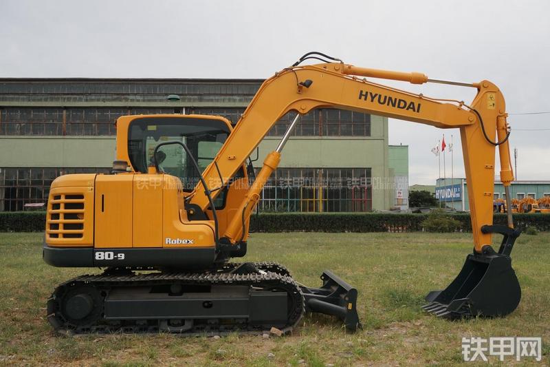 现代R80-9挖掘机整机外观