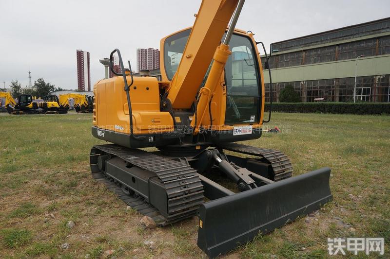 现代R80-9挖掘机局部