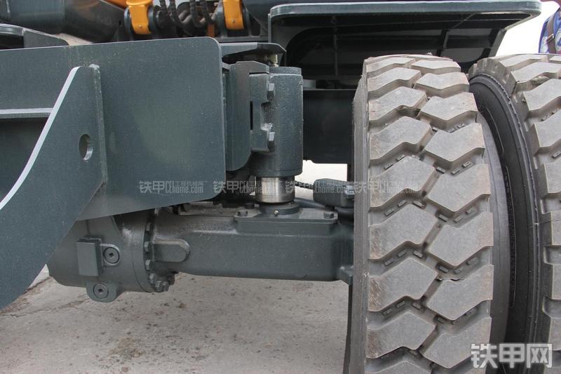 现代R150W-9挖掘机局部