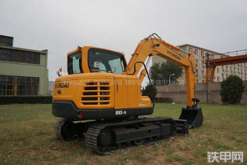 现代R80-9挖掘机整机外观