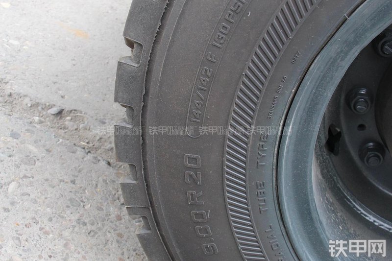 现代R150W-9挖掘机局部