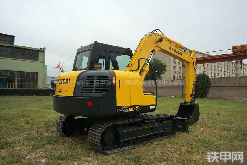 现代R80-7挖掘机整机外观