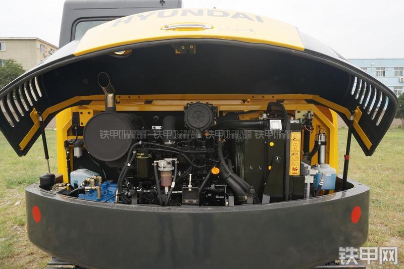 现代R80-7挖掘机局部