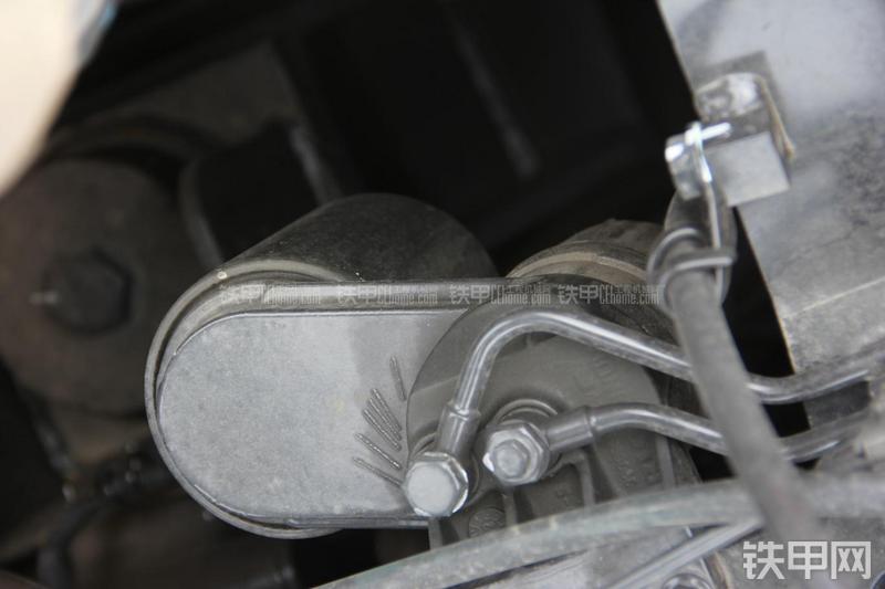 现代R150W-9挖掘机局部