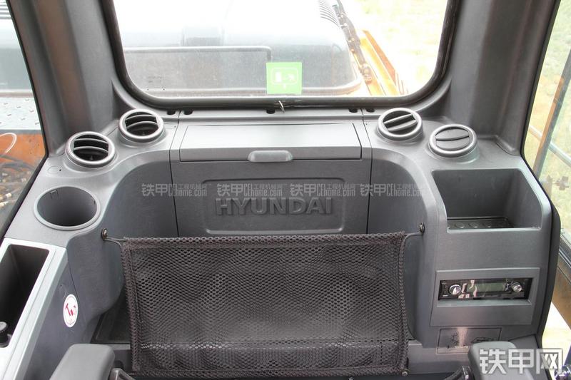 现代R150W-9挖掘机局部