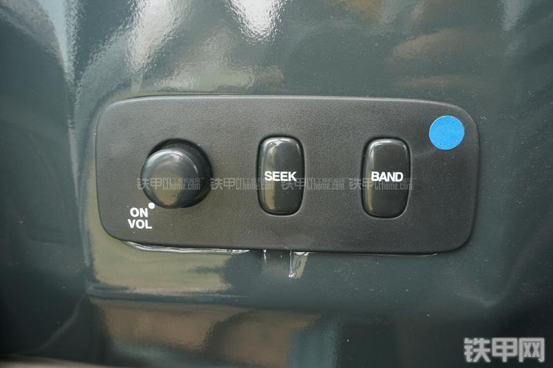 现代R80-7挖掘机局部