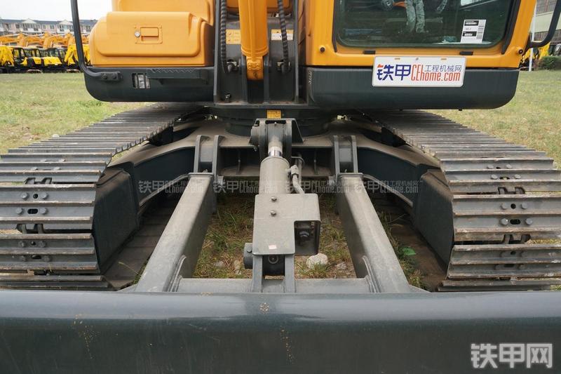 现代R80-9挖掘机局部