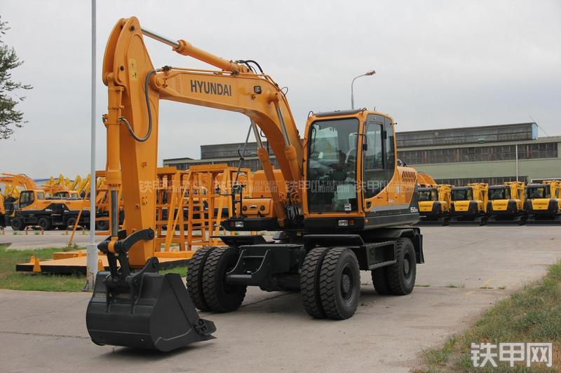 现代R150W-9挖掘机整机外观