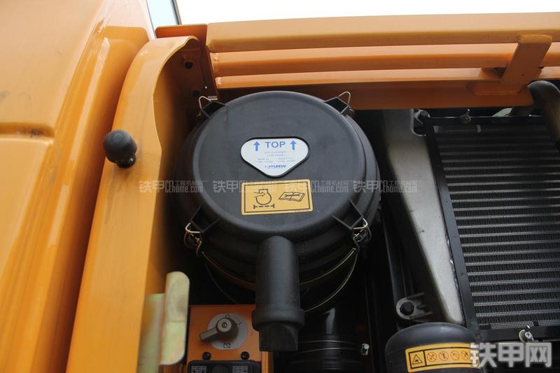 现代R150W-9挖掘机局部