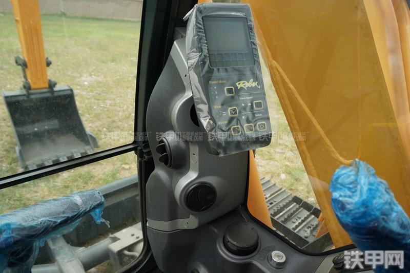 现代R80-9挖掘机局部