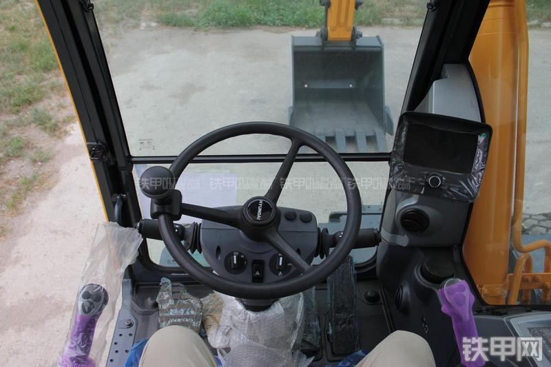 现代R150W-9挖掘机局部