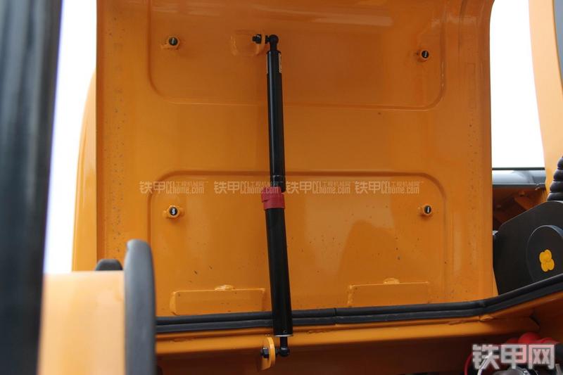 现代R150W-9挖掘机局部