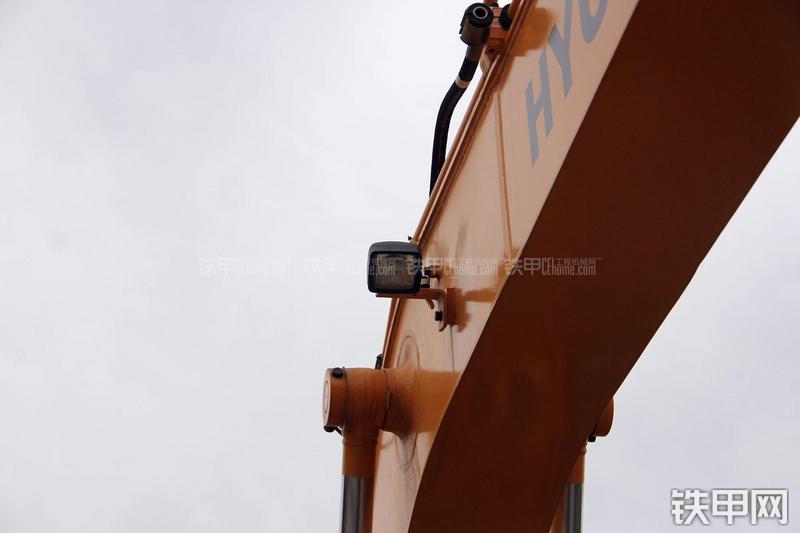 现代R150W-9挖掘机局部