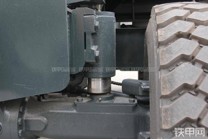 现代R150W-9挖掘机局部