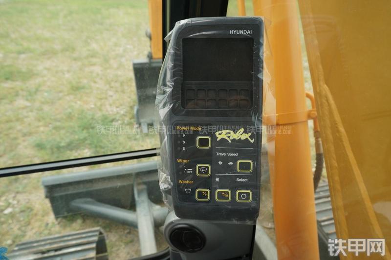 现代R80-9挖掘机局部