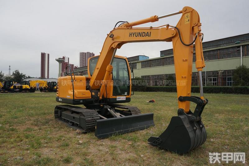 现代R80-9挖掘机整机外观