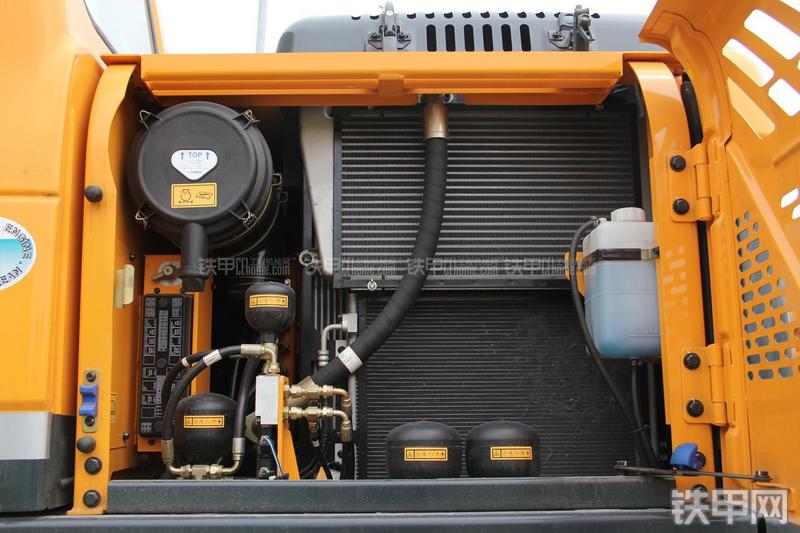 现代R150W-9挖掘机局部