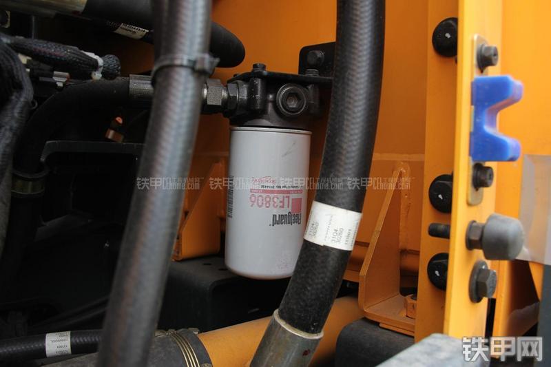 现代R150W-9挖掘机局部