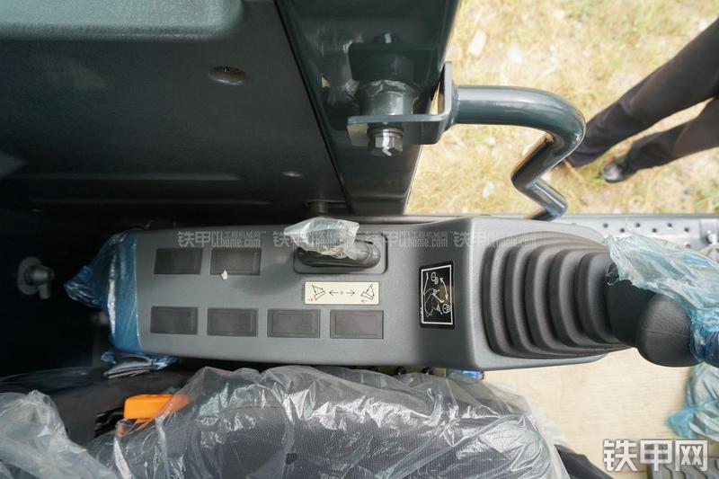 现代R80-9挖掘机局部