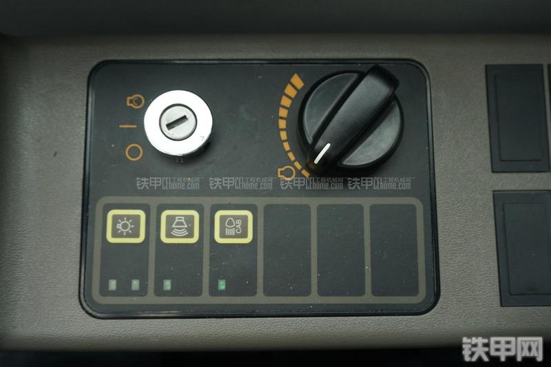 现代R80-7挖掘机局部