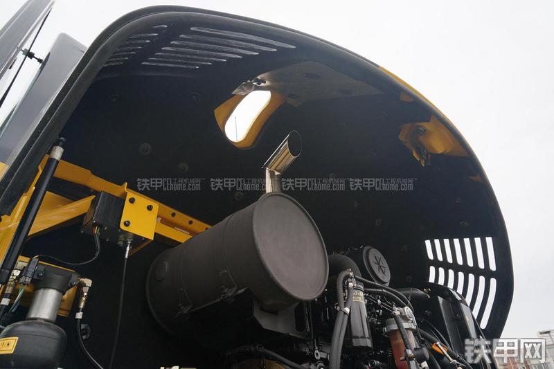 现代R80-7挖掘机局部