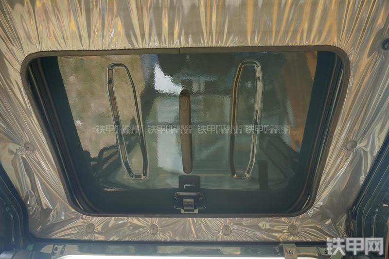 现代R80-9挖掘机局部