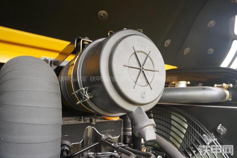 现代R80-7挖掘机局部