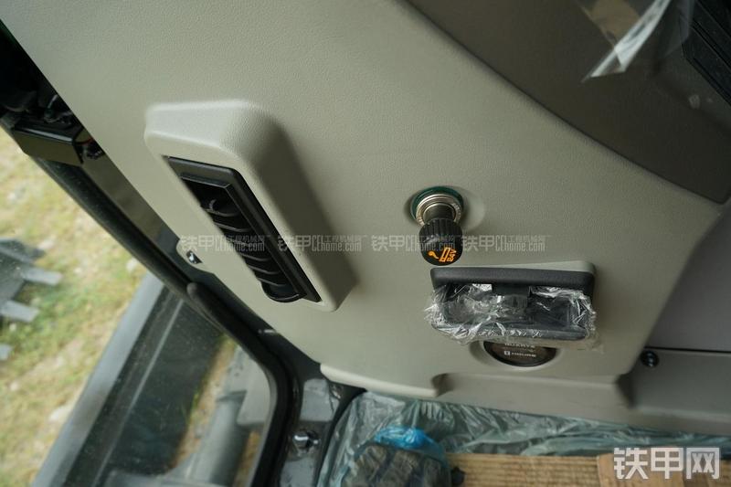 现代R80-7挖掘机局部