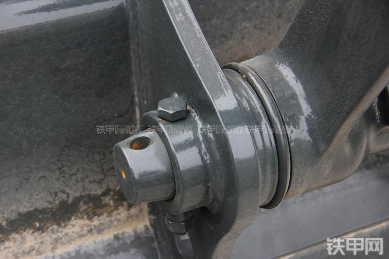 现代R150W-9挖掘机局部