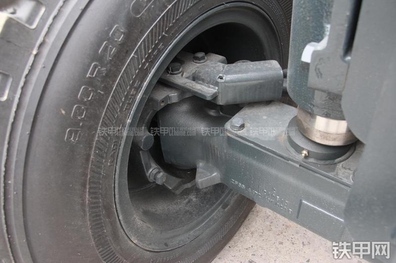 现代R150W-9挖掘机局部