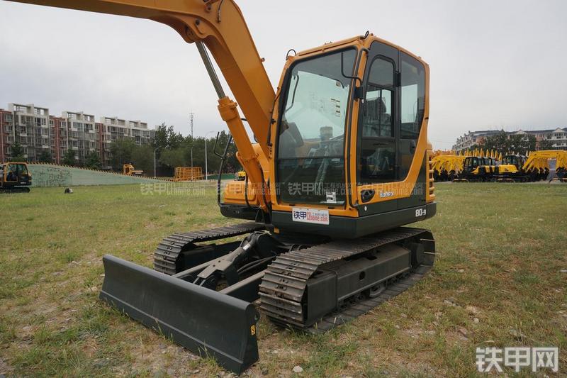 现代R80-9挖掘机局部