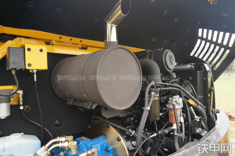 现代R80-7挖掘机局部