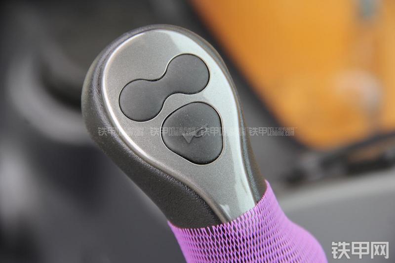 现代R150W-9挖掘机局部