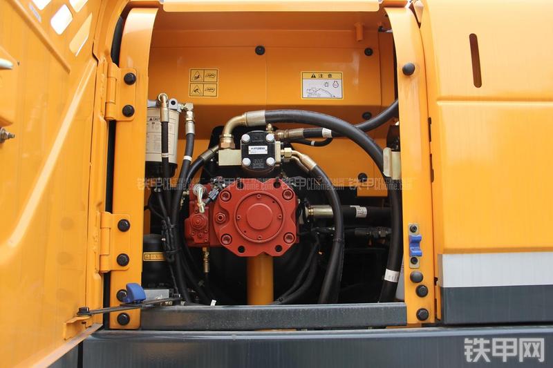 现代R150W-9挖掘机局部