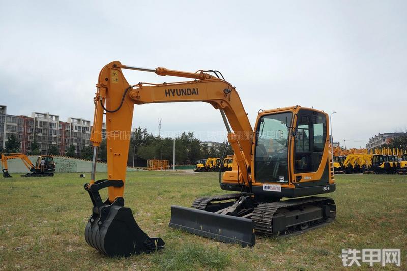 现代R80-9挖掘机整机外观