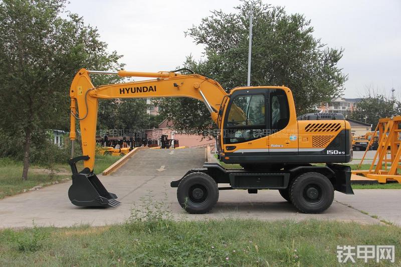 现代R150W-9挖掘机整机外观