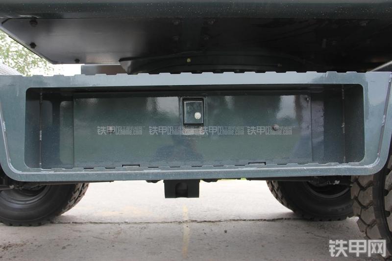 现代R150W-9挖掘机局部