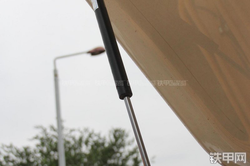 现代R150W-9挖掘机局部