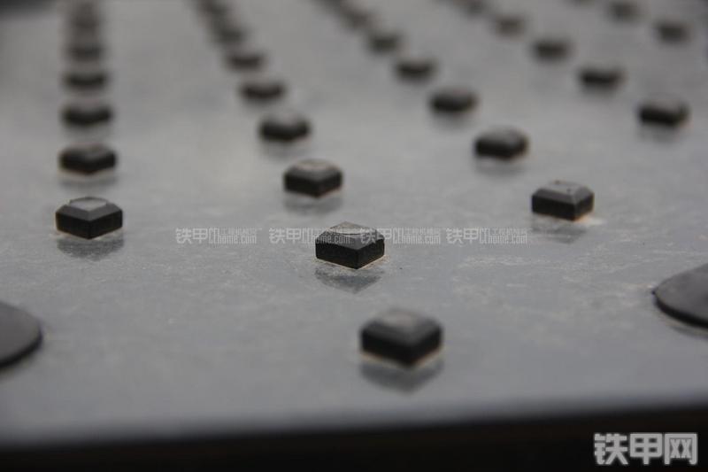 现代R150W-9挖掘机局部