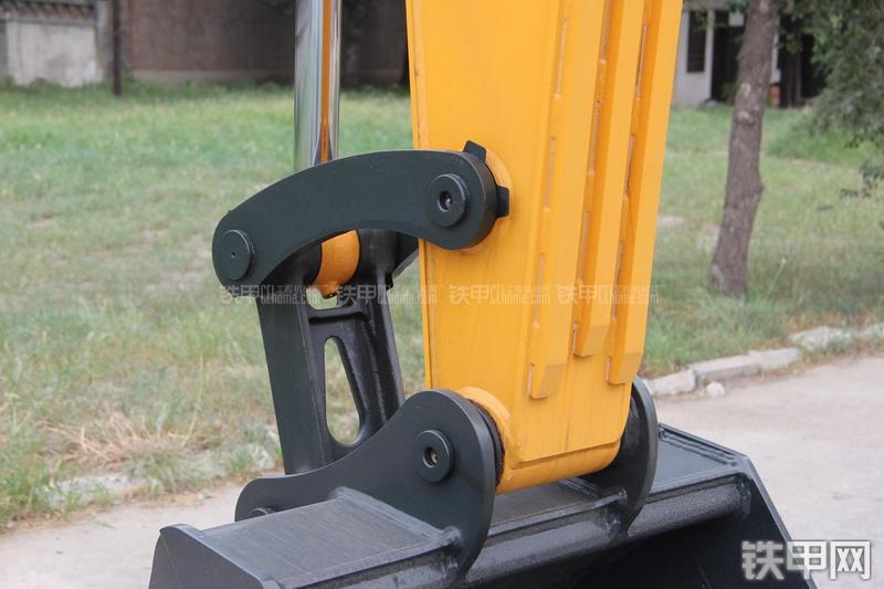 现代R150W-9挖掘机局部